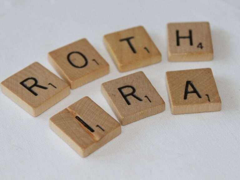 Roth IRA written on wooden bock